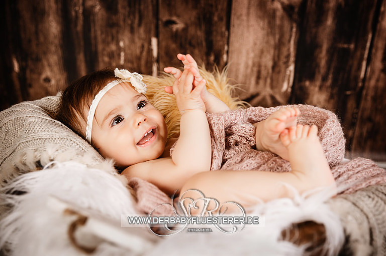 www.derbabyfluesterer.de_babyfotos_Emily_140704_053_bisslunscharf