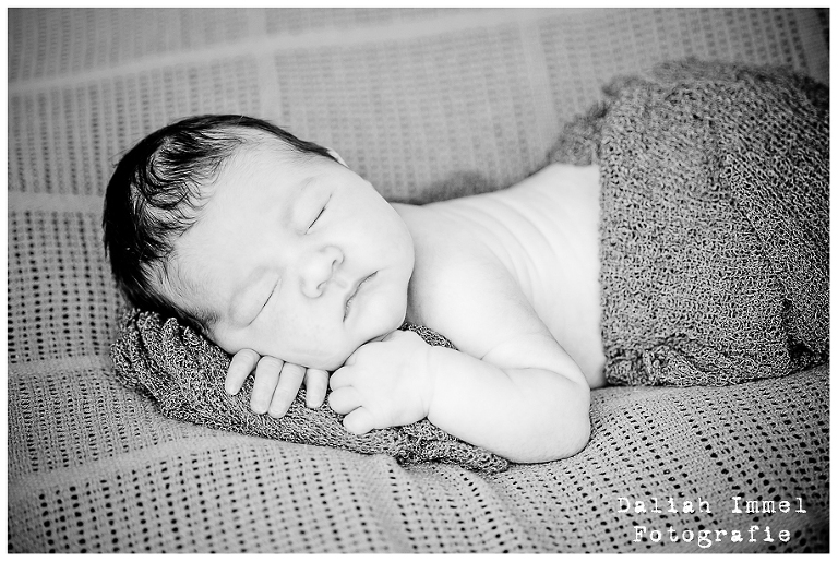 Natürliche Familien- und Babyfotografie Wiesbaden Westerwald Neugeborenenfotografie-001