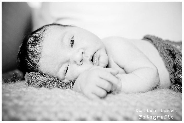 Natürliche Familien- und Babyfotografie Wiesbaden Westerwald Neugeborenenfotografie-013