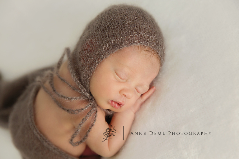 niedliche-babyfotos-babyfotograf-muenchen-fotostudio-fuer-babyfotografie-geburt-neugeborene-11