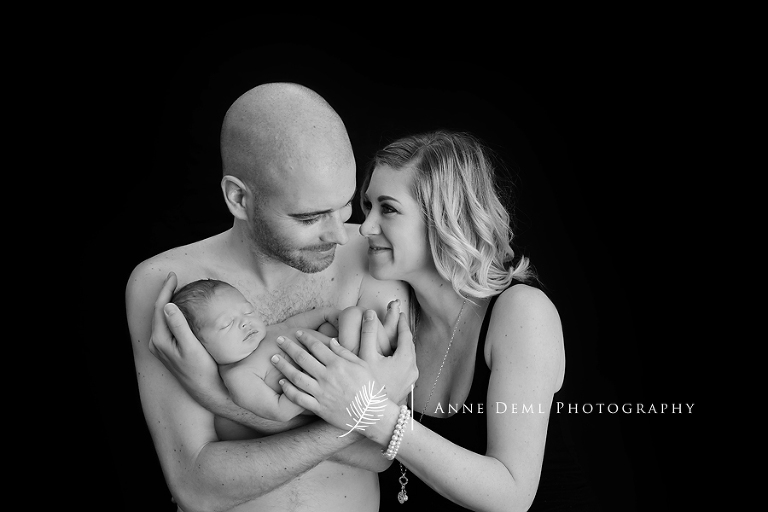 niedliche-babyfotos-babyfotograf-muenchen-fotostudio-fuer-babyfotografie-geburt-neugeborene-13