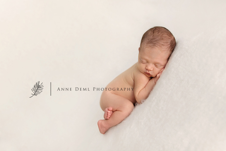 niedliche-babyfotos-babyfotograf-muenchen-fotostudio-fuer-babyfotografie-geburt-neugeborene-14