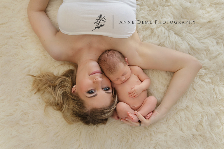 niedliche-babyfotos-babyfotograf-muenchen-fotostudio-fuer-babyfotografie-geburt-neugeborene-17