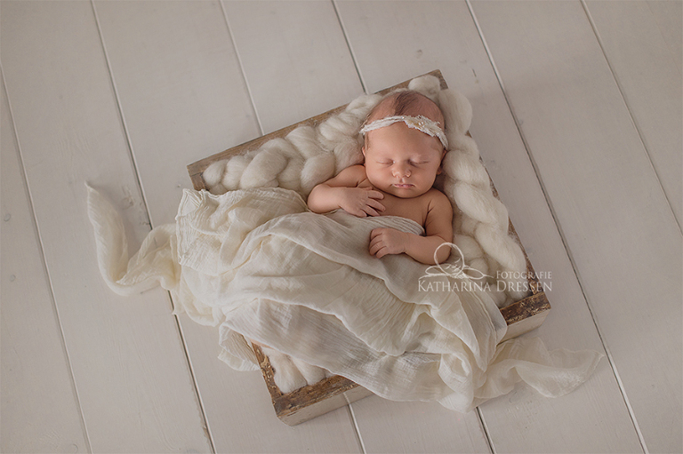 Babyfoto_Babyfotograf_Koeln_Babyfotos_newborn_Baby_Geburt_Babyfoto-shooting
