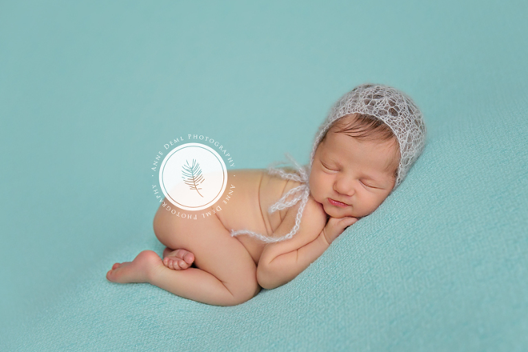 besondere_neugeborenfotografie_schlagendes_baby_neugeborene_anne_geddes_babyfotograf_anne_deml_muenchen_freising_fotostudio_neugeborenenfotograf_charlotta_06