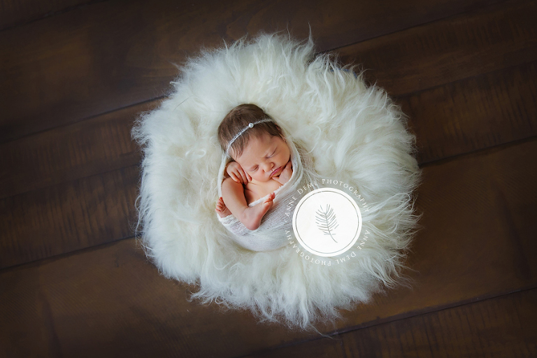 einzigartige_babyerinnerungen_neugeborenenshooting_babyfotograf_anne_deml_fotostudio_muenchen_ingolstadt_geburt_krankenhaus_hebamme_charlotta_11