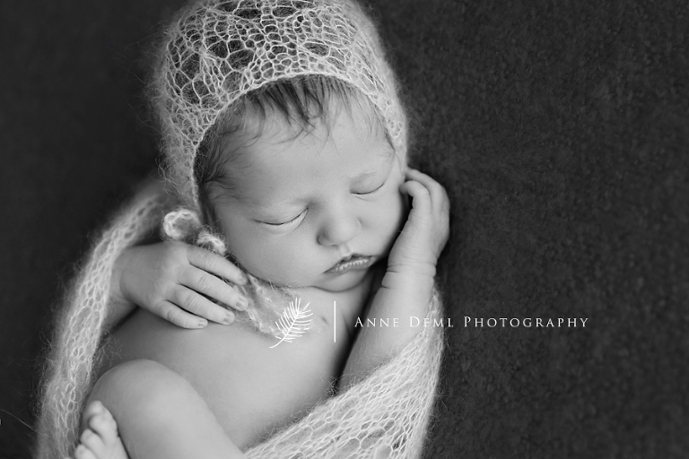 neugeborenenfotos_einzigartige_babyfotografie_fotostudio_anne_deml_babyfotograf_muenchen_und_umgebung_babyshooting_charlotta_3