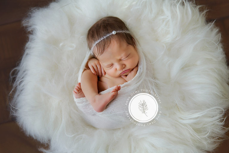 neugeborenenfotos_einzigartige_babyfotografie_fotostudio_anne_deml_babyfotograf_muenchen_und_umgebung_babyshooting_charlotta_4