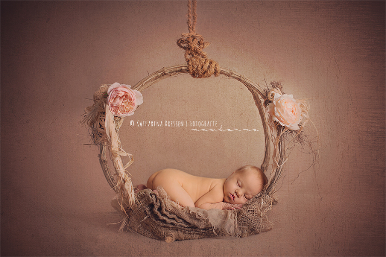 Fotoshooting_Babyfotograf_BabyfotoShooting_Fotograf_Duesseldorf_Fotografie_Fotostudio_Koeln_Neugeborenes_Baby