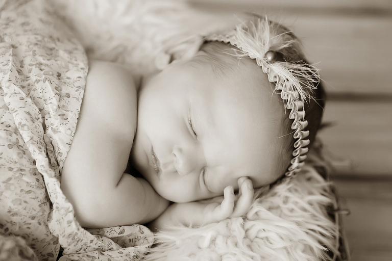 Neugeborenen-Fotoshooting-Ann-Geddes-Paderborn-Wynn Photodesign-Merle-Geschwisterfotografie-4