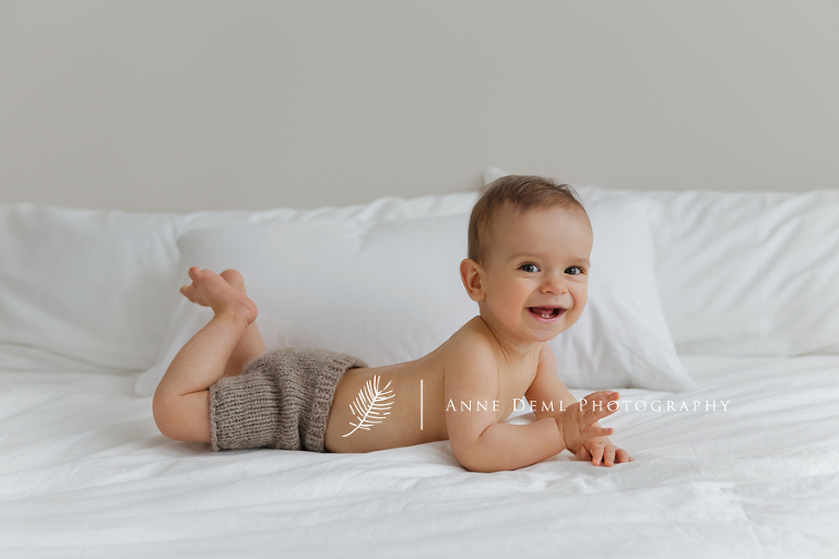 niedliche_babyfotos_baby_acht_monate_babyshooting_muenchen_anne_deml_fotografie_babybilder_fotostudio_professionell_einzigartig_liebevoll_leon_3