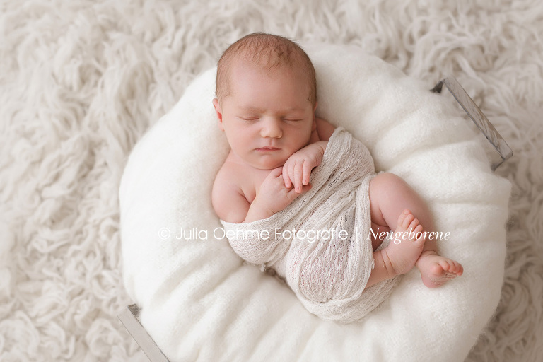julia oehme neugeborenenfotos natürlich babyfotos mädchen baby