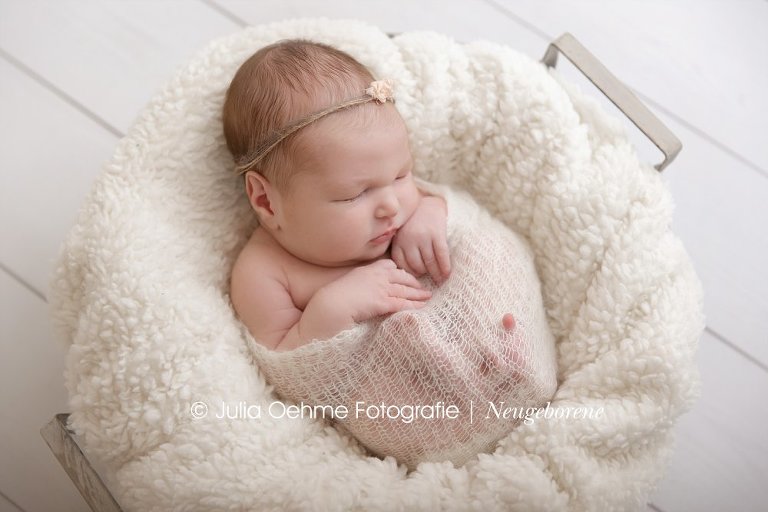 moderne fotos baby babyfotos neugeborenenfotos babybilder newborn niedlich leipzig halle chemnitz dresden berlin mädchen julia oehme 1114_0077