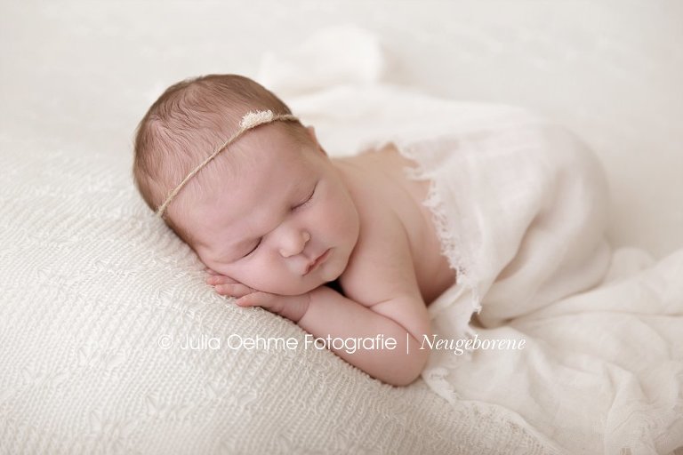 moderne fotos baby babyfotos neugeborenenfotos babybilder newborn niedlich leipzig halle chemnitz dresden berlin mädchen julia oehme 1114_0079
