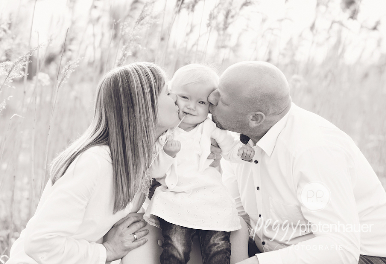 natuerliche-familienfotos-bamberg-ungestellte-familienportraits