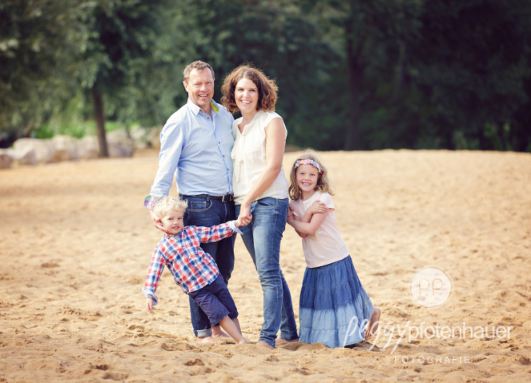 familienfotos-in-der-natur-ungezwungene-familienfotos