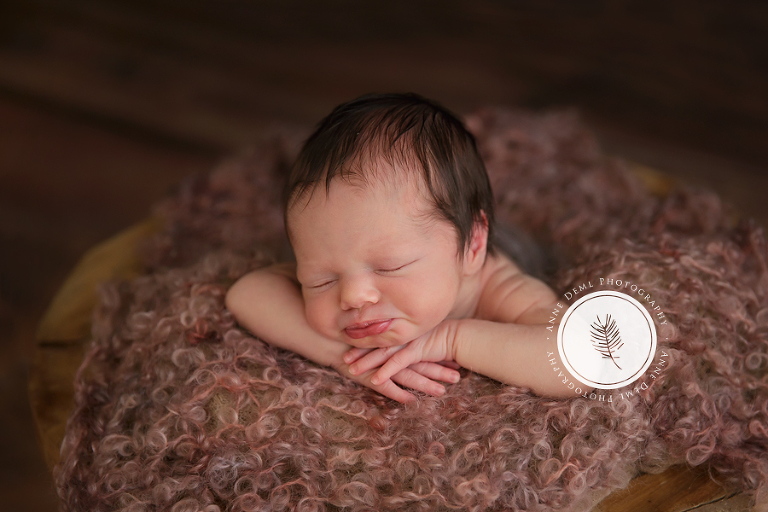niedliche_babyshooting_muenchen_babyfotograf_augsburg_babyshooting_fotostudio_babyfotografie_professionelle_neugeborenenfotos_baby_geburt_hebamme_3