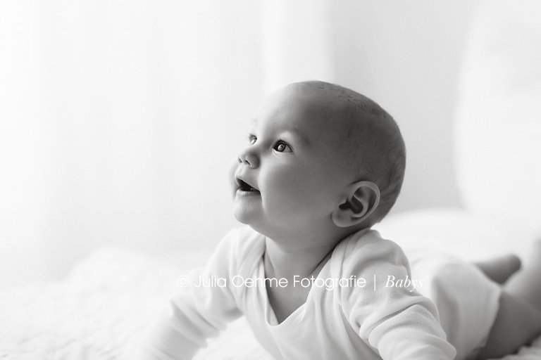 Baby bei Babyfotos in Leipzig von Julia Oehme