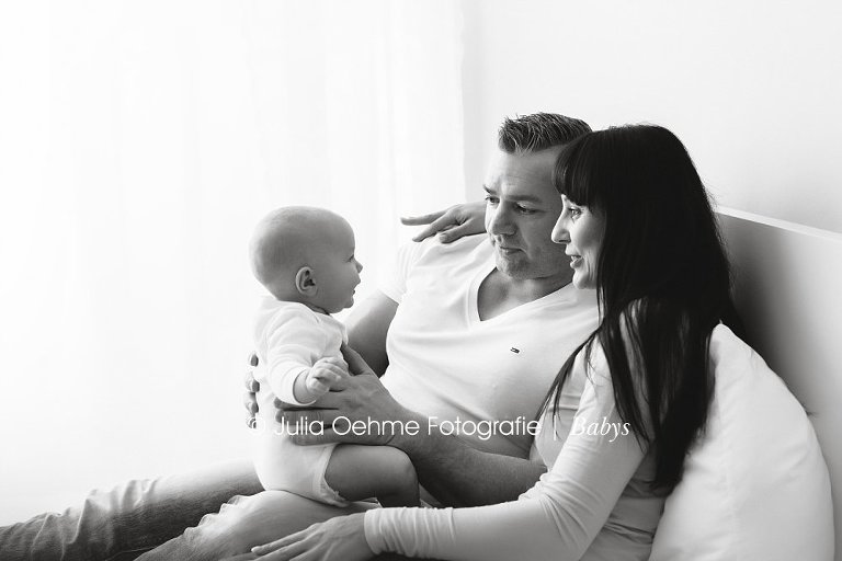 Baby bei Babyfotos in Leipzig von Julia Oehme