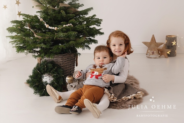 geschwisterfoto weihnachten tannenbaum julia oehme leipzig