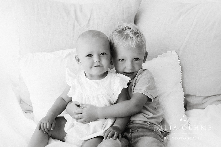 Frohliche Babyfotos Von Nele 8 Monate Alt Julia Oehme Fotografie In Leipzig Vereinigung Professioneller Kinderfotografen