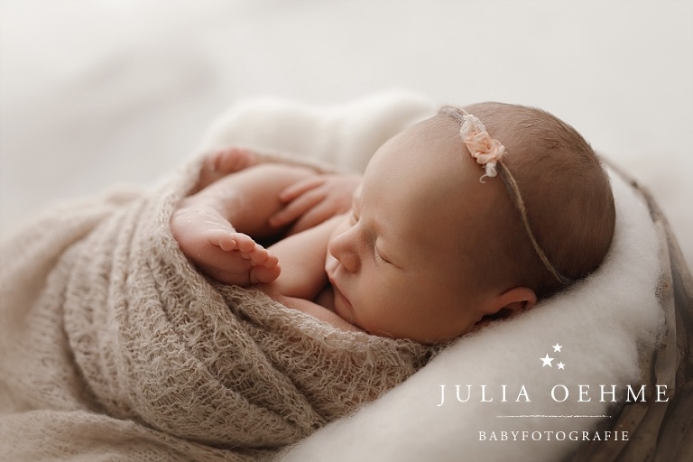 neugeborenes baby mädchen fotoshooting leipzig julia oehme