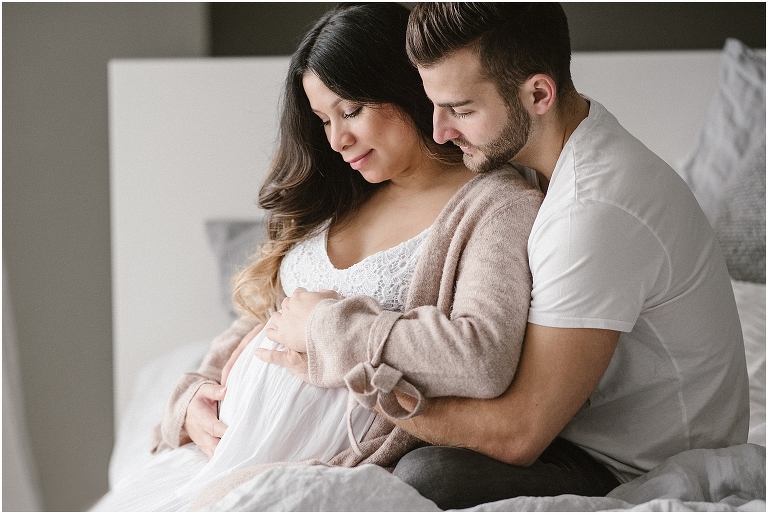 Corinne Chollet, Schwangerschaftsbilder, Schwangerschaftsfotograf, Schwangerschaftsfoto; Babybauch Foto, Babybauch Bilder, Babybauch Fotograf, natürliche Babybauchbilder, Fotograf St. Gallen, Fotograf Arbon, Fotograf Ostschweiz