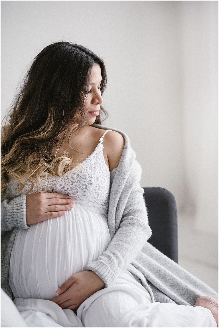 Corinne Chollet, Schwangerschaftsbilder, Schwangerschaftsfotograf, Schwangerschaftsfoto; Babybauch Foto, Babybauch Bilder, Babybauch Fotograf, natürliche Babybauchbilder, Fotograf St. Gallen, Fotograf Arbon, Fotograf Ostschweiz