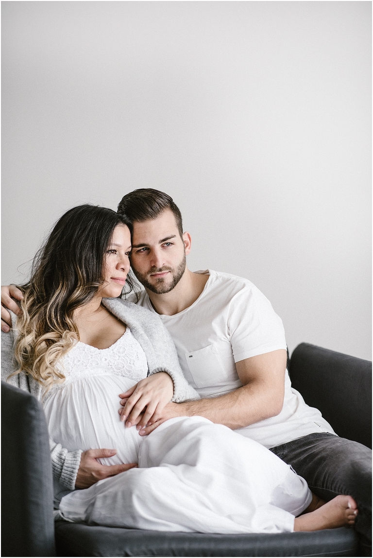 Corinne Chollet, Schwangerschaftsbilder, Schwangerschaftsfotograf, Schwangerschaftsfoto; Babybauch Foto, Babybauch Bilder, Babybauch Fotograf, natürliche Babybauchbilder, Fotograf St. Gallen, Fotograf Arbon, Fotograf Ostschweiz