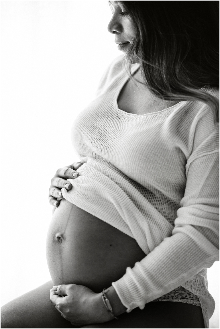 Corinne Chollet, Schwangerschaftsbilder, Schwangerschaftsfotograf, Schwangerschaftsfoto; Babybauch Foto, Babybauch Bilder, Babybauch Fotograf, natürliche Babybauchbilder, Fotograf St. Gallen, Fotograf Arbon, Fotograf Ostschweiz